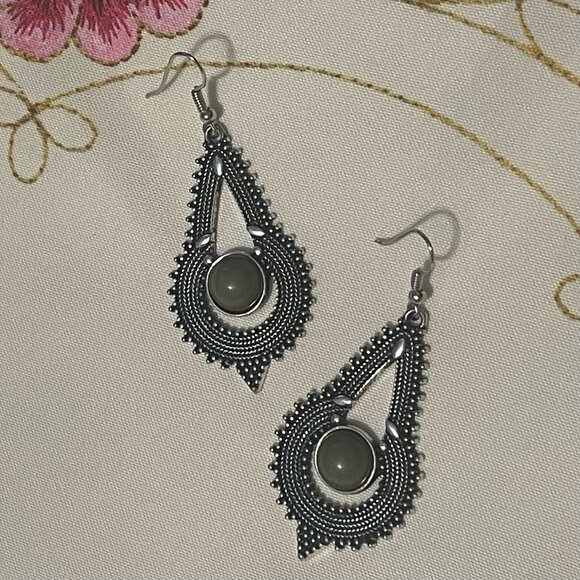 💙Silver and Green Teardrop Earrings - Picture 1 of 1